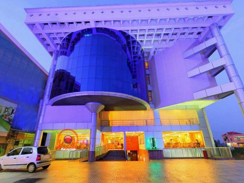 Lotus 8 Hotel Nedumbassery Dış mekan fotoğraf