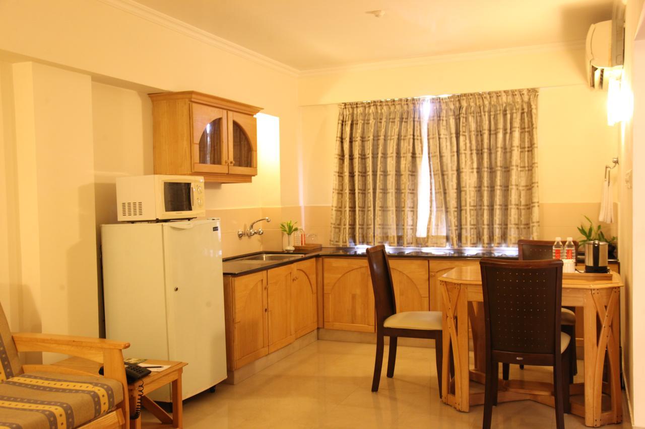 Lotus 8 Hotel Nedumbassery Dış mekan fotoğraf