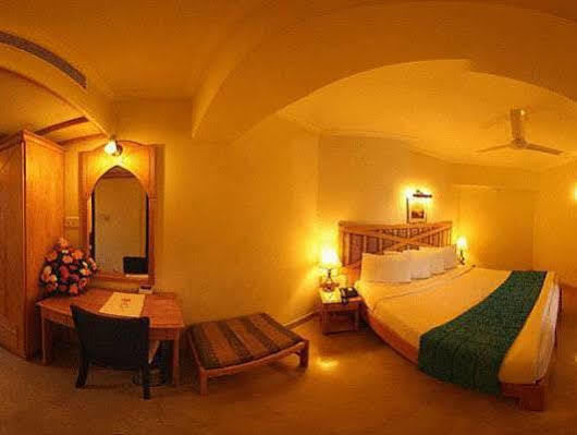 Lotus 8 Hotel Nedumbassery Dış mekan fotoğraf