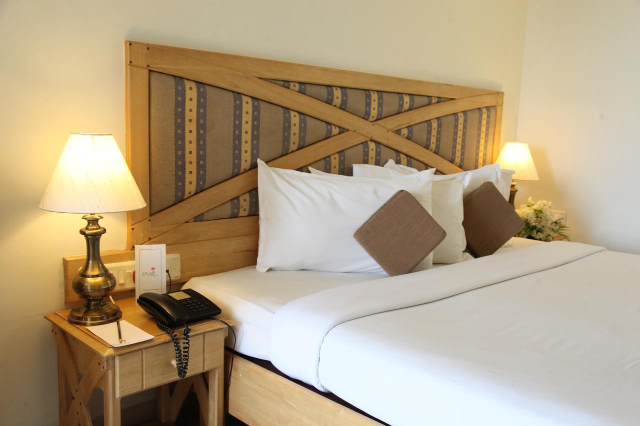 Lotus 8 Hotel Nedumbassery Dış mekan fotoğraf