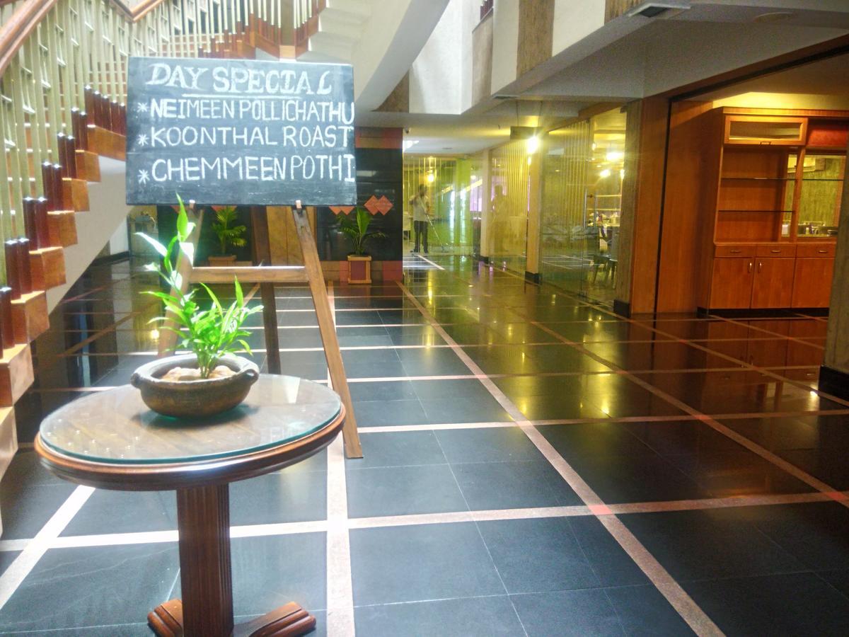 Lotus 8 Hotel Nedumbassery Dış mekan fotoğraf