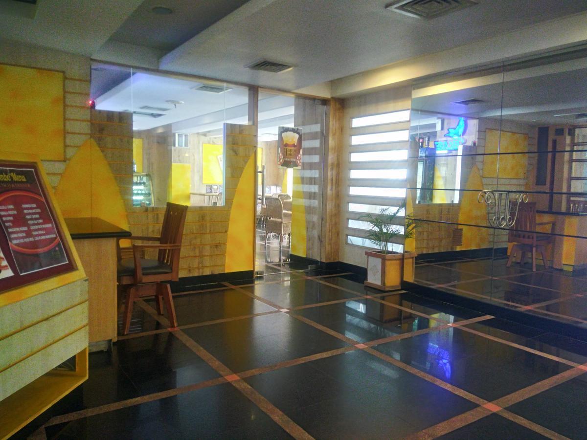 Lotus 8 Hotel Nedumbassery Dış mekan fotoğraf