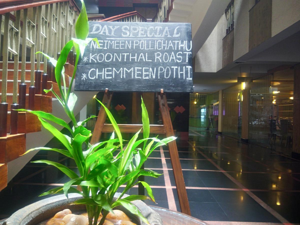 Lotus 8 Hotel Nedumbassery Dış mekan fotoğraf