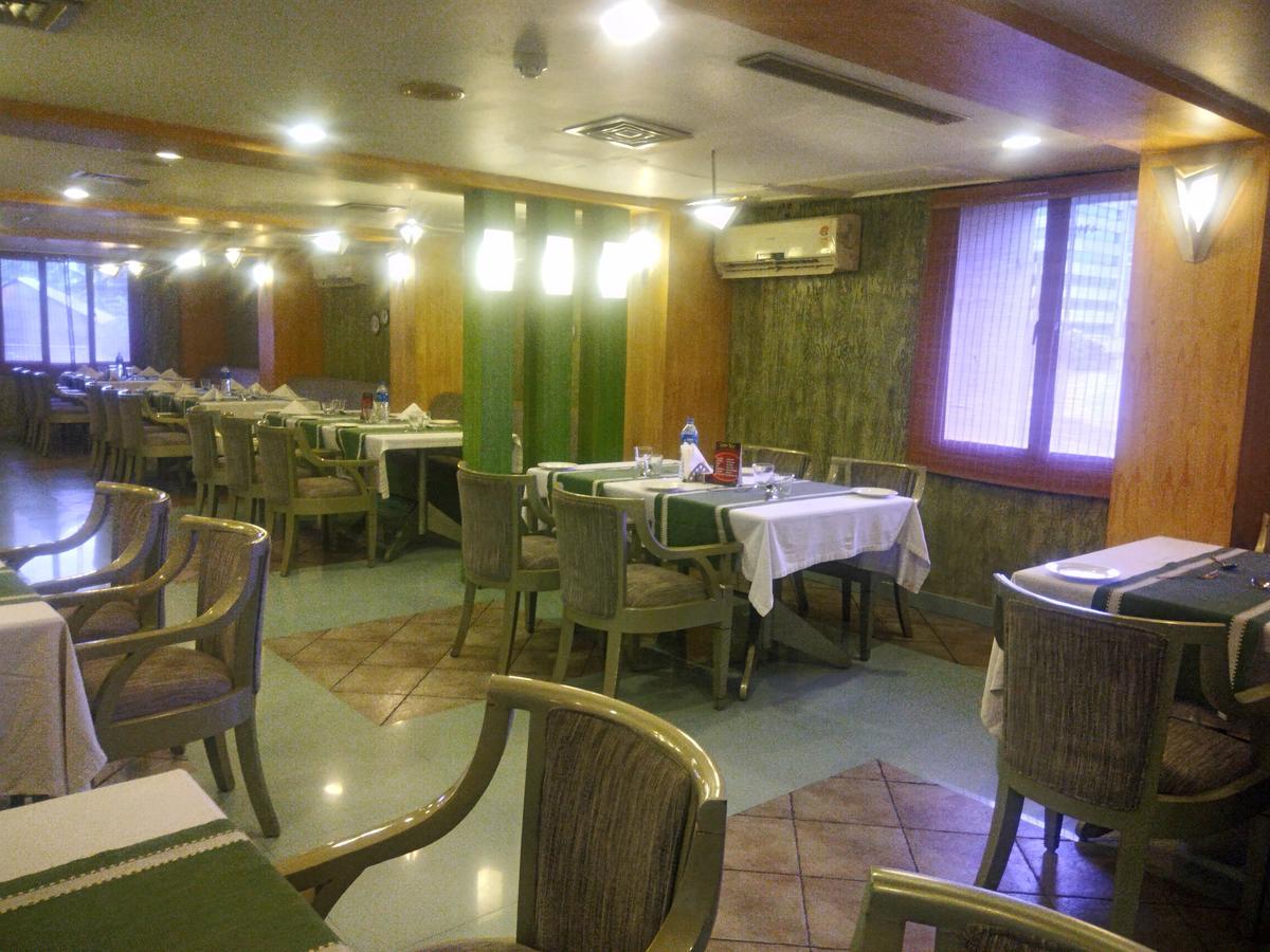 Lotus 8 Hotel Nedumbassery Dış mekan fotoğraf