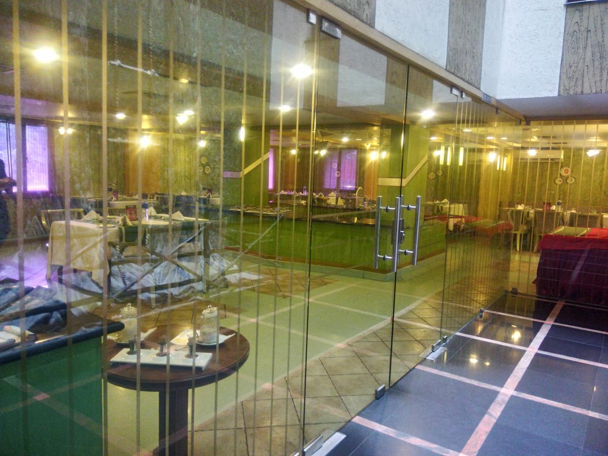 Lotus 8 Hotel Nedumbassery Dış mekan fotoğraf