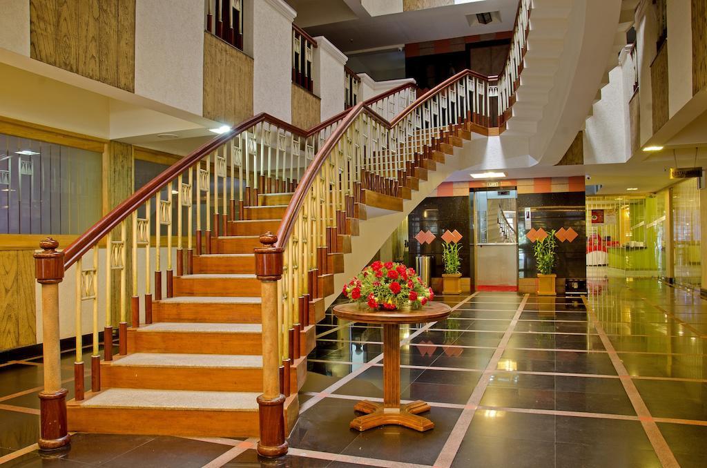 Lotus 8 Hotel Nedumbassery Dış mekan fotoğraf
