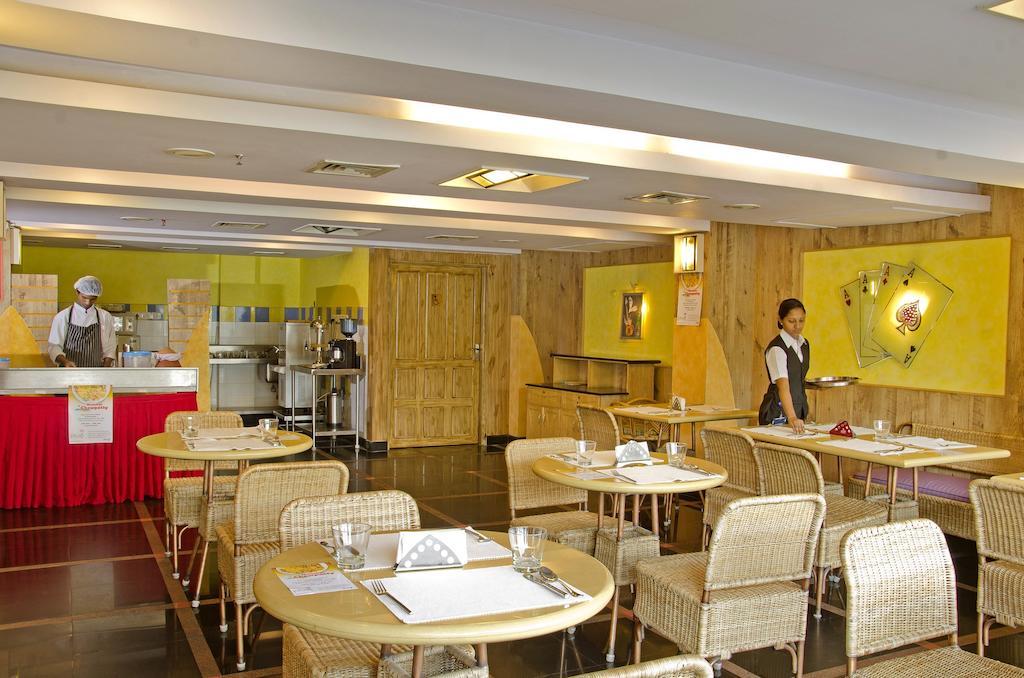 Lotus 8 Hotel Nedumbassery Dış mekan fotoğraf