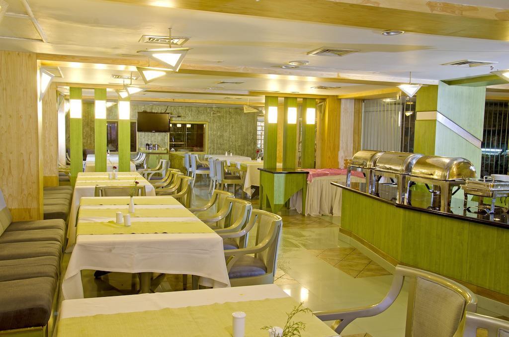 Lotus 8 Hotel Nedumbassery Dış mekan fotoğraf