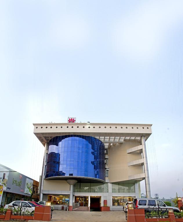 Lotus 8 Hotel Nedumbassery Dış mekan fotoğraf